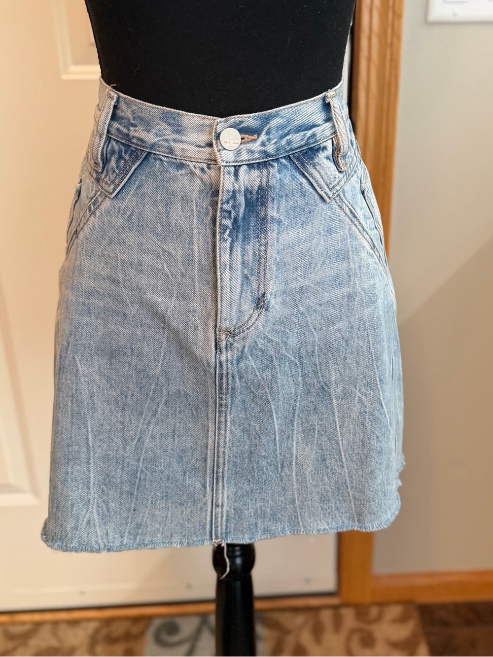 Dear John Quinn high rise raw hem denim jean skirt in clearfield wash. Size 29